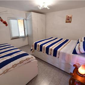 3 Bedroom Villa with Pool & Tennis Court near Sinj, sleeps 8